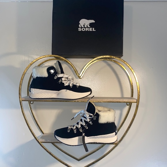 Sorel Shoes - Sorel Out N About III Conquest WP size 8 NIB!!